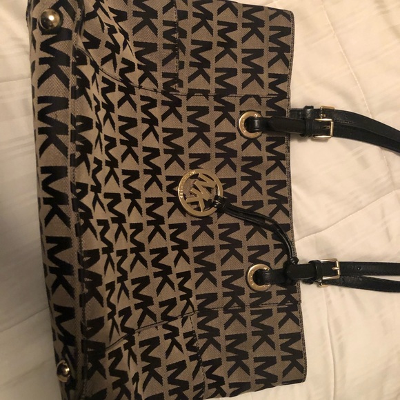 Medium Michael Kors bag - Picture 4 of 7